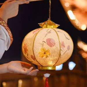 okdeals01 中秋节灯笼 mid autumn festival lantern Handheld Mid-Autumn Festival Retro Lantern with Tassel Glowing Chinese Flower Lantern Childrens Toys Wood Framework Kindergarten Lantern Material Kit Lantern Festival