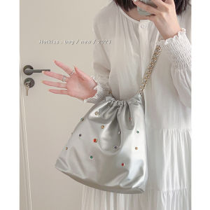 กระเป๋าสะพายข้าง ทรงช้อปปิ้ง กระเป๋าสายโซ่สลับหนัง ปักคริสตัล ใช้งานเเบบรูดสาย สินค้าในไทย พร้อมส่ง