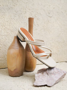 SEPASANG COLLECTION Louisa Heels Wanita 3 Cm
