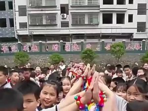 2PCS Childrens Cheer Wrist Ribbons Elastic Dance Bracelets Colorful Bells Red/Yellow/Blue
