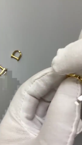 สกรูขนาดกะทัดรัดขนาดเล็กในวงแหวนรูปตัว D ที่สร้างสรรค์ล็อคห่วงโลหะสำหรับการเปลี่ยนสายพานที่ใส่กุญแจกระเป๋าสตางค์มีโซ่