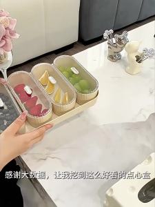 ถาดพลาสติกอเนกประสงค์สำหรับขนมและผลไม้แห้ง ป้องกันฝุ่นพร้อมฝาปิด ถาดแบ่งสำหรับเสิร์ฟ ป้องกันความชื้น กล่องผลไม้และขนมสำหรับงานปาร์ตี้