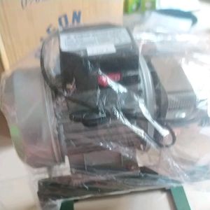 MESIN PARUTAN KELAPA LISTRIK BISON ELECTRIC DENGAN CORONG SERBAGUNA