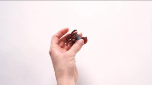 6 chiếc kẹp tóc Morhom loại kẹp càng cua kích thước 13 inch phù hợp cho tóc dày hoặc tóc trung bình.