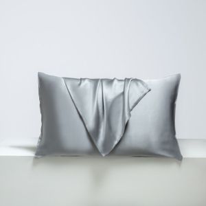 Vỏ gối bằng lụa tơ tằm lụa giúp bạn ngủ thoải mái hơn