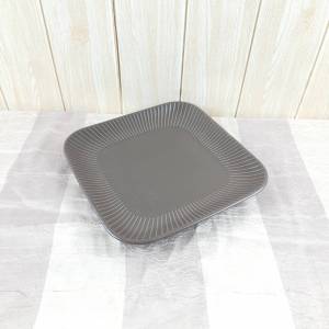 จานเหลี่ยม ยกตัว จานเซรามิค ขอบหยัก สีน้ำตาล 10.8x10.8 นิ้ว