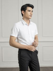 Áo sơ mi ngắn tay Aristino ASSR20 trắng tinhcó túi tà lượn dáng regular fit
