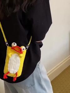 Hand-woven quirky and cute doll bag 2026 New niche mobile phone crossbody bag made of crocheted yarn