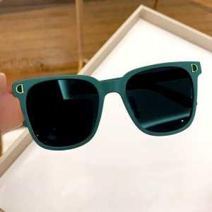 Malla Grosir - Kacamata Hitam Anak Trendy Style Untuk Wanita Dan Pria Aksesoris plh13
