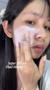 Kem Dưỡng Chống Nắng Olay Super Spf50+ Fluid Moisturiser Dưỡng Ẩm Làm Sáng Săn Chắc Da 50ml Thái Lan -       Hỗ trợ cải thiện vẻ ngoài sáng và đều màu da.  ·       Hỗ trợ duy trì làn da săn chắc mịn màng.  ·       Kết cấu fluid mỏng nhẹ dễ tán thấm n