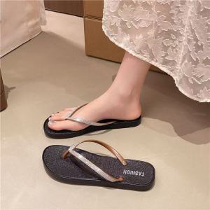 [Free Shipping] New Roman style womens outdoor flip-flops summer soft-soled flat shoes comfortable and stylish sandals beach sandals with sparkling rhinestones versatile