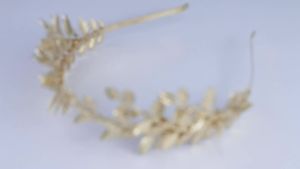 Chargances Bridal Gold Leaf Crown Headband Bridal Tiara Gold Leaf headpiece for Wedding Prom Festival Bridesmaid Hair Accessoriecs(Gold)