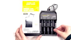 4 Slot USB Li-ion Battery Charger for 18650 with 4.2V 2000mA and Simultaneous Charging can COD