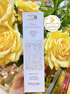 Dầu tẩy trang kiêm sữa rửa mặt (2in1) giúp làm sạch & Sáng da Olive Oil To Foam Doclab