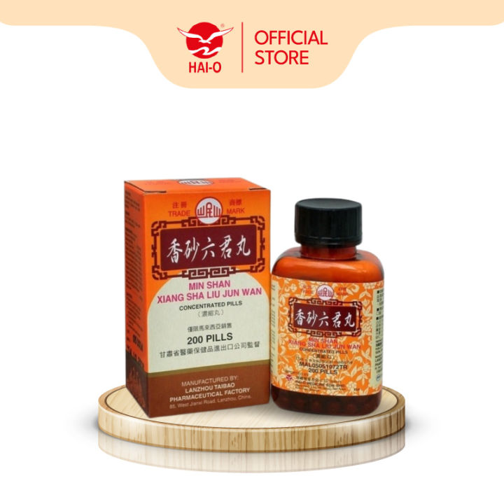 Qiz oz mushukiga ukol qiladi