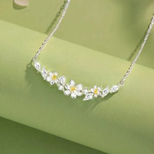 AE Delicate Jasmine Flower Necklace for Women Fresh and Sweet Light Luxury Forest Style Flower Pendant Collarbone Chain Valentines Day Gift
