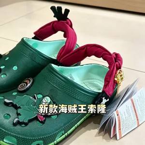 Crocss New Zoro collaboration clogs super cool anime-themed couple sandals outdoor beach shoes