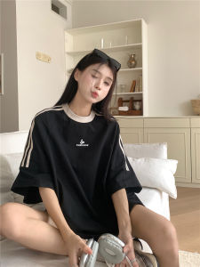 Yuki Shop💟เสื้อยืด🎉เสื้อยืดแขนสั้นพิมพ์ลายตัวอักษรสไตล์ย้อนยุคอเมริกันย้อนยุคสำหรับผู้หญิง เสื้อลำลองทรงหลวมความยาวปานกลางสไตล์อิน