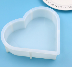 แม่พิมพ์ซิลิโคนถาด หัวใจ 19.5x19x5 cm 1080 g 005829 สีสุ่มไม่สามารถเลือกสีได้