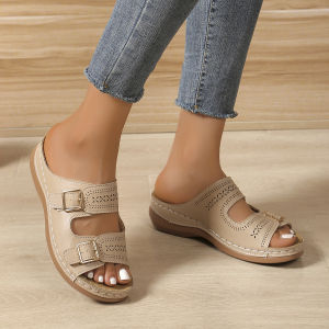 [Free Shipping] New Plus-Size Embossed Buckle Thick-Soled Slippers For Women Featuring A Wedge Heel And Lightweight Design Suitable For Wearing Outdoors