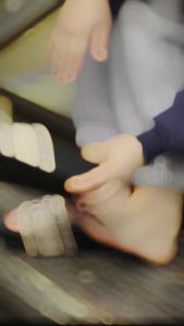 ร้องเท้าแตะแฟชั่นด้านหน้าผ้าทอสกีนลาย รองเท้าส้นตึกใส่สบาย ทันสมัย กันลื่น เป็นที่นิยม