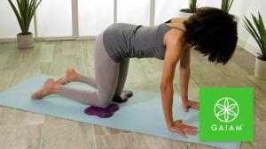 Gaiam  แผ่นรองเข่าโยคะ (2  ชุดชิ้น ) –  พร็อพและอุปกรณ์เสริมโยคะเหมาะสำหรับการออกกำลังกาย 、 การเดินทาง 、 สมาธิ 、 คุกเข่าลง 、 ความสมดุล 、 พื้น 、 ปิลาทิส