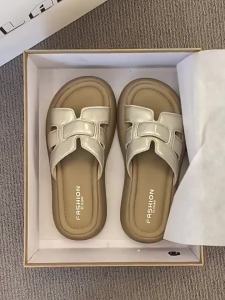 [Free Shipping] Thick-Soled Silver Sandals For Women Summer Outdoor Wear 2025 New Style Suitable For Pairing With Dresses Casual Beach Flip-Flops