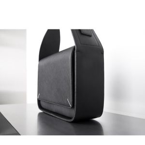 กระเป๋าหนังนุ่ม ทรงสี่เหลี่ยม แนวเท่ แมนๆ ใช้ในชีวิตประจำวันได้ Code 5354