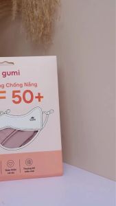 Khẩu trang vải chống nắng Gumi UPF 50+ chất liệu nylon pha sợi spandex giúp tăng hiệu quả chống nắng