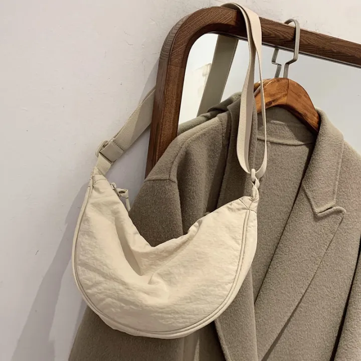 T%C3%BAi%20X%C3%A1ch%20Uniqlo%20%C4%90eo%20Ch%C3%A9o%20S%E1%BB%A3i%20Nylon%20Th%E1%BB%9Di%20Trang%20Cho%20N%E1%BB%AF%20-%20Image%204