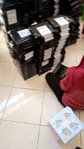 4 Roll + 10 Lembar Stiker Momo Set Box Motif Berbeda Stiker Lucu Korea Stiker Anak-anak Stiker Docor