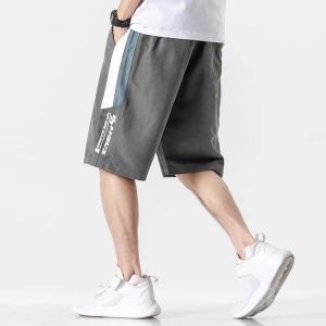 กางเกงขาสั้นผู้ชายฤดูร้อนกางเกงวิ่งตรงทุกการแข่งขันเอวยางยืดสไตล์ฮ่องกงหลวมสบายๆกีฬากางเกงห้าจุด