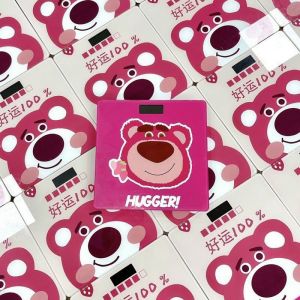 Cân điện tử sức khoẻ hình gấu dâu dâu Lotso hồng đáng yêu Cân trọng lượng lên tới 180kg theo dõi cân nặng độ chính xác cao