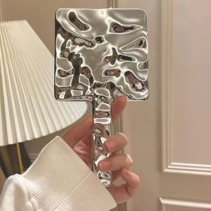 MOLISAN ความละเอียดสูง กระจกแบบมือถือ รูปร่างของเหลว เงินสีเงิน กระจกโต๊ะเครื่องแป้ง แบบพกพาได้ สี่เหลี่ยมสี่เหลี่ยม กระจกแต่งหน้า สำหรับผู้หญิง