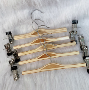 Strawberry.thai ไม้แขวนไม้ (12 ชิ้น)31cm Y-10  มีหนีบเหล็ก  (12ชิ้น)