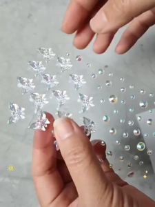 Pelekat Berlian Muka Kristal Kanak Kanak Perempuan DIY Makeup Stiker Comel Kids Face Gem Sticker DIY Sparkle Crystal Makeup Decoration for Girls 儿童水钻脸贴公主彩色亮片贴纸DIY装饰闪钻贴画手账妆容贴 E043