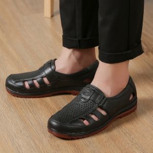 【In stock】summer fashion wear casual hollowed breathable bun shoes flat soft soled kitchen work shoes for men
