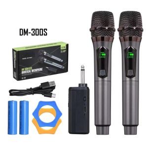 Bộ 2 Micro Không Dây Đa Năng DM 300S Pin Sạc Chống Nhiễu Tốt Màn Hình LCD HIển Thị Tần Số