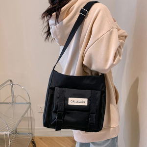 QXshop ราคาถูกมาก กระเป๋าสะพายข้างแฟชั่น ใส่ของได้เยอะ น้ำหนักเบา ขนาดกำลังดีพกพาสะดวก ช่องเก็บของเยอะ ไม่ตำไหวหรอ