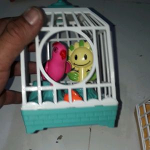 Một chiếc lồng chim Vuông mini bằng nhựa có nhạc và đèn rất đẹp Tặng kèm pin