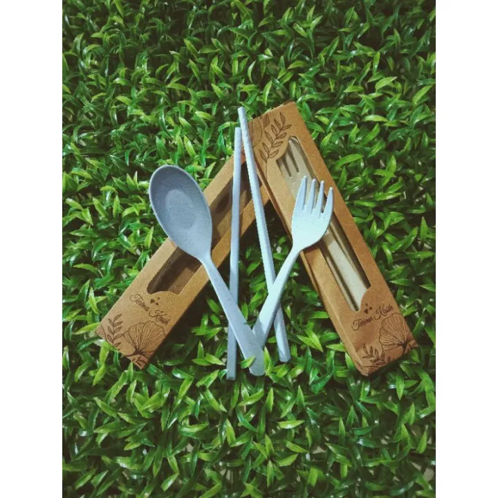(25%20PCS)%20Souvenir%201%20SET%20Sendok%20Garpu%20Sumpit%20Travel%20Go%20Green%20Kemas%20Box%20Rustic%20Coklat%20Murah%20Unik%20Mewah%20-%20Image%205