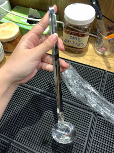 Vá canh US inox 304 muôi múc nước lèo hàng dày có móc treo cán đài tiện dụng nhiều kích dễ lựa chọn vợt múc canh xịn