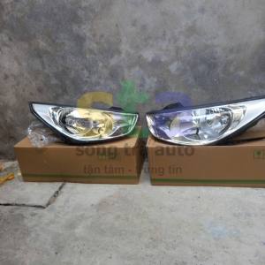 Đèn lái trước Hyundai Tucson 2011 - 2012 máy 2.0 bản nhập loại đèn bóng halogen. Đèn pha Tucson