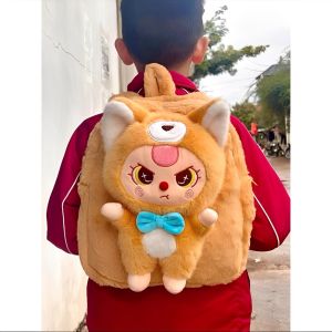 🐰 น่ารักเกินคุณน้า กระเป๋าเป้ตุ๊กตาขน Baby Three แพทเทิร์นน่ารักมาก เหมาะสำหรับเด็กทุกวัย สายปรับได้ ขนาด 14 นิ้ว