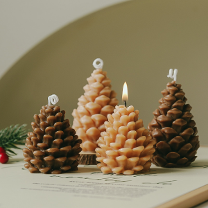 Pinecone Scented Candle Set Realistic Aroma Home Decor Ornament Christmas Gift Live Streaming Props (Velvet Rose & Oud Wood)