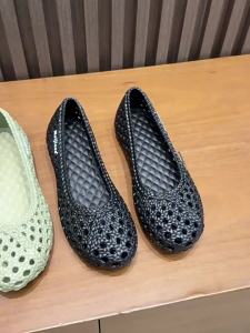 [Free Shipping] 2026 Summer Flat Jelly Sandals Nurse Shoes Closed-Toe Hollow Woven Mom Sandals Breathable Rain Or Shine Shoes