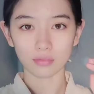 【Ready Stock】Diamond Highlighting and Contouring All-in-one Disc Modification Face Brightening Glitter Powder Fine Shimmering Natural