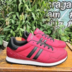 Sepatu Sneakers Pria