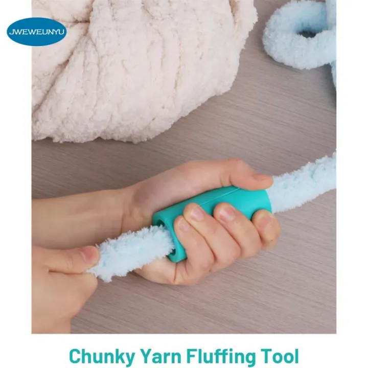 Chunky%20Yarn%20Fluffer%20Tool%20-%20Professional%20Yarn%20Fluffing%20&amp;%20Reviving%20Accessory%20for%20Bulky,%20Jumbo%20and%20Chenille%20Yarn%20-%20Image%204
