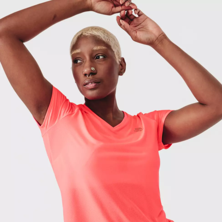 KALENJI เสื้อยืดใส่วิ่งแขนสั้นระบายอากาศได้ดีสำหรับผู้หญิง เสื้อยืด ...